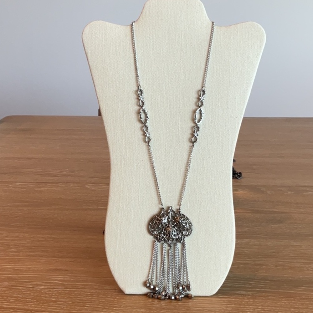 Elegant Silver Pendant Necklace